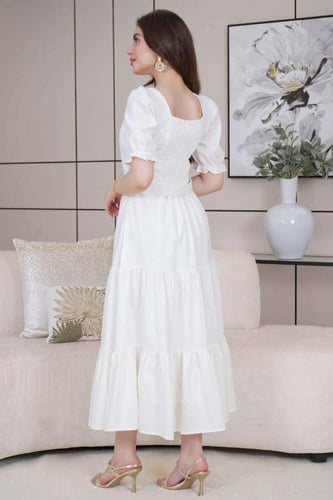 فستان ميدي بياقة مربعة لون ابيض