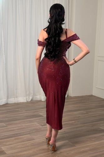 فستان ميدي اوف شولدر بفصوص لون عنابي