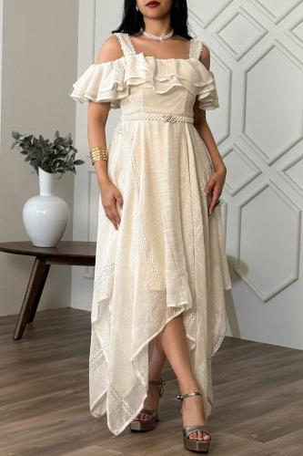 فستان بأكتاف مكشوفة غير متساوي الطول