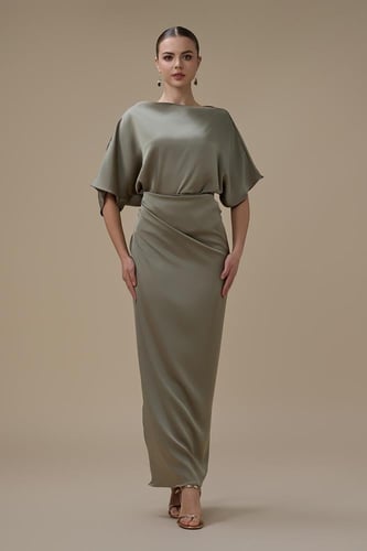 فستان طويل اخضر بدرابيه جانبي