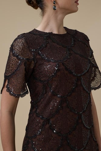 فستان دانتيل بني بتنورة بليسيه أنيقة