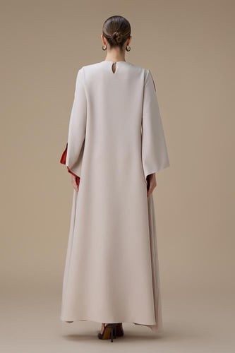 جلابية طويلة بيج بتطريز انيق ملون