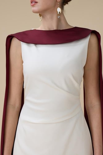 فستان برغندي ماكسي بطبعة زهرية بوشاح