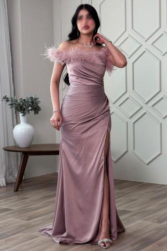 فستان ساتان مزين بريش لون وردي
