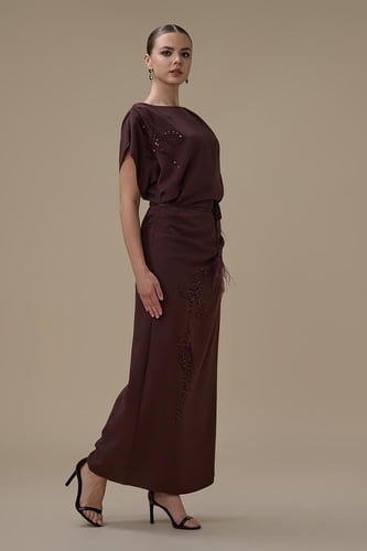 فستان طويل بلون بني أنيق