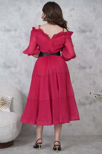 فستان بليسيه ميدي لون احمر