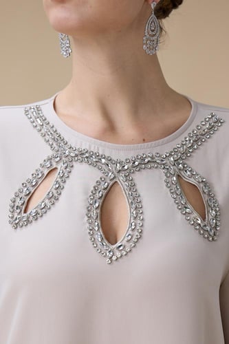 جلابية طويلة بيج بتطريز فضي