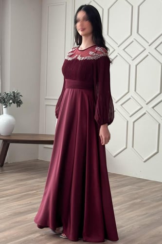 فستان سهرة بليسية مزين بالخرز لون عنابي