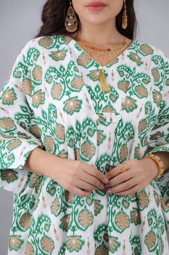جلابيه بتصميم فراشه بطبعات لون اخضر