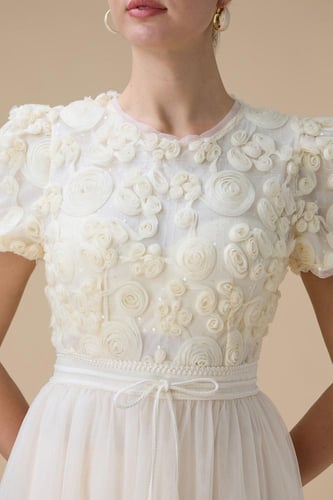 فستان ميدي سكري بتطريز ورد