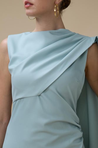 فستان ميدي أزرق بطبعة زهرية وكم كاب