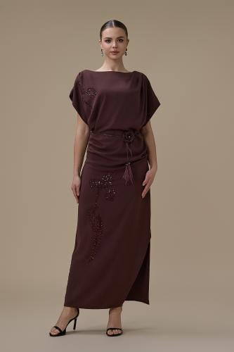 فستان طويل بلون بني أنيق