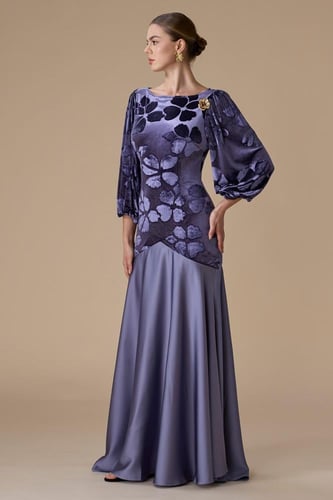 فستان موف طويل بنقوش زهرية