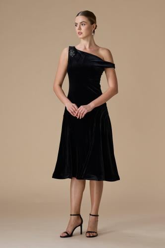 فستان أسود ميدي بكتف واحد