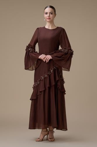 جلابية طويلة بني بتفاصيل زهور