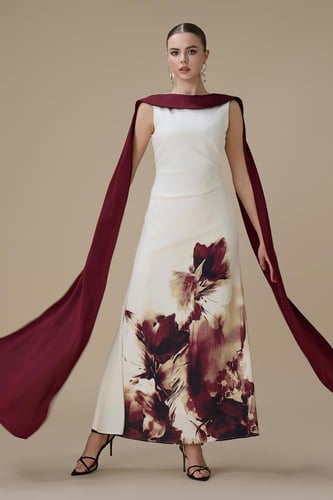 فستان برغندي ماكسي بطبعة زهرية بوشاح