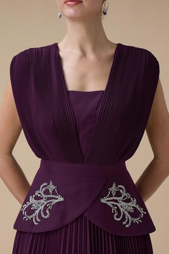 فستان طويل بنفسجي بليسيه