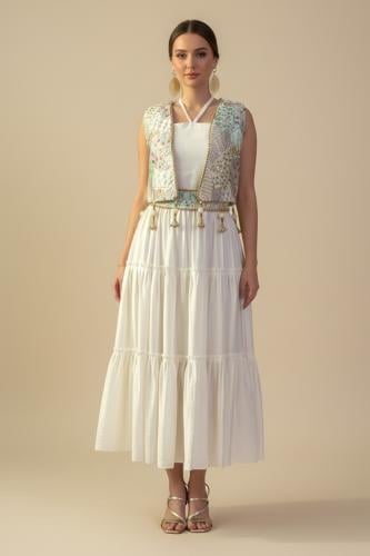 جلابية ماكسي أبيض أنيقة بنقوش تراثية