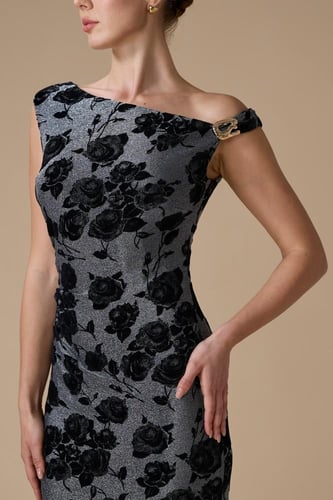 فستان فضي طويل بلمعة