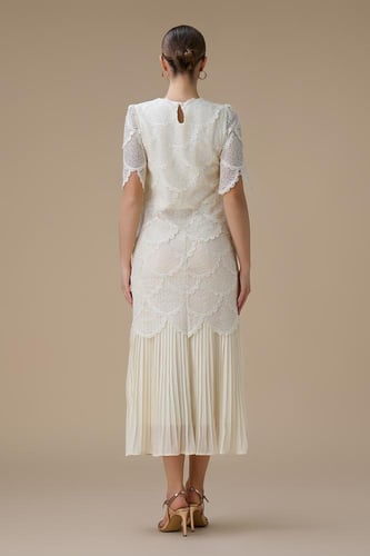 طقم سكري دانتيل مع تنورة بليسيه أنيقة