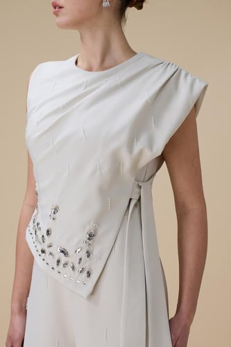 جمبسوت بيج بتصميم غير متماثل وتطريز كريستالي