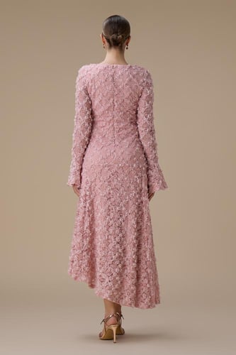 فستان دانتيل ميدي وردي بأكمام طويلة