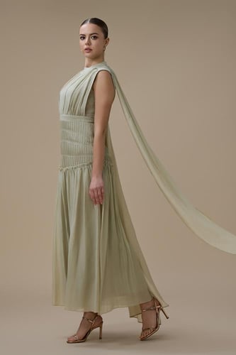 فستان طويل اخضر فاتح بكاب ناعم