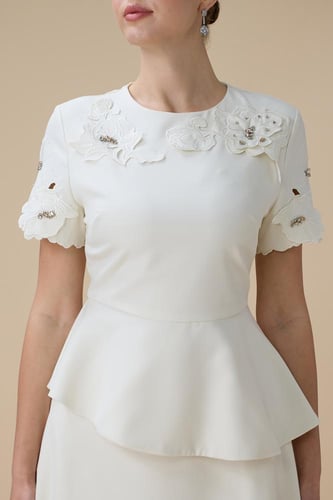 طقم تنورة ميدي سكري بتفاصيل زهور ثلاثية الأبعاد