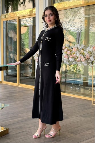 فستان ميدي بحياكة مضلعة مزين بأزرار لون اسود