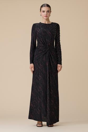 فستان اسود طويل مزموم