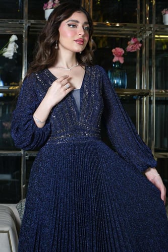 فستان سهره طويل بليسيه مزين بالفصوص لون كحلي