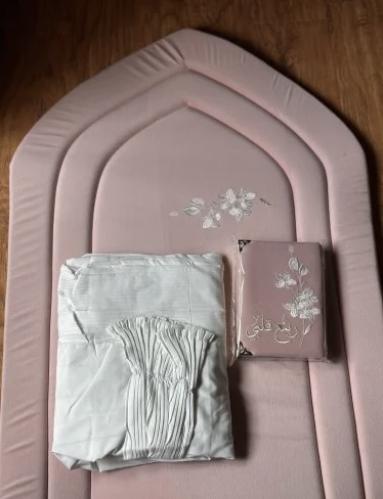 طقم ورد ابيض