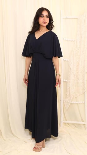 فستان سهرة كحلي طويل بأكمام واسعة