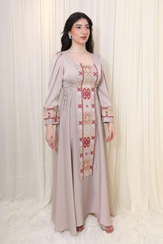 جلابية بيج بتطريز تراثي وتصميم راقٍ