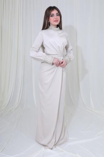 فستان سهرة بيج طويل بأكمام طويلة وتطريز فاخر