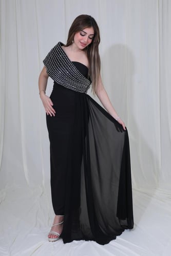 فستان سهرة راقي بتصميم عصري أنيق