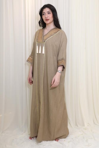 جلابية كلاسيكية بتصميم فاخر وتطريز أنيق