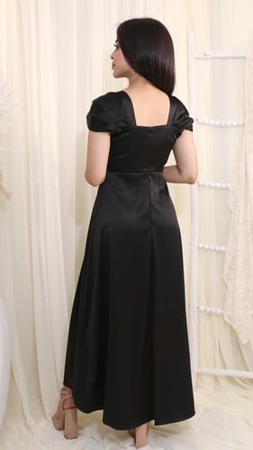 فستان أسود أنيق