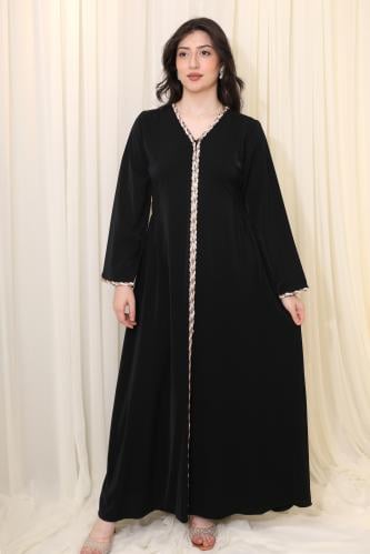 فستان أنيق بتصميم راقٍ وتطريز فاخر