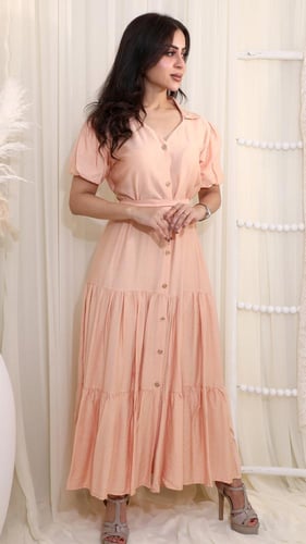 فستان كاجوال بلون خربزي بأزرار