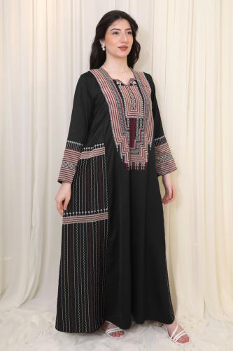 جلابية سوداء بتطريز تراثي فاخر