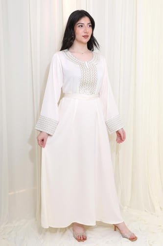 جلابية سكريه بتطريز فضي وتصميم أنيق