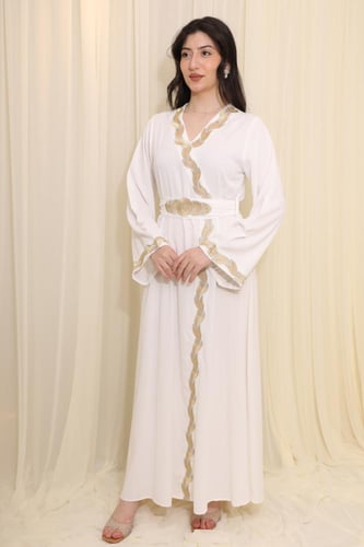 جلابية ملكية بتفاصيل تطريز أنيقة