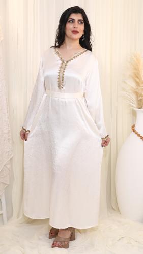 جلابية سكرية لامعة بتطريز فاخر وتصميم أنيق