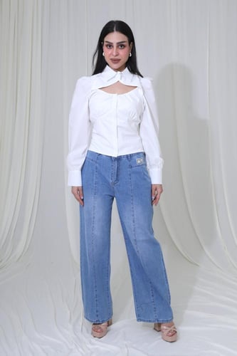 بلوزة بقصة عصرية بياقة رسمية وأكمام طويلة