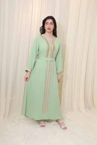 جلابية مطرزة راقية بأكمام طويلة مع حزام أنيق