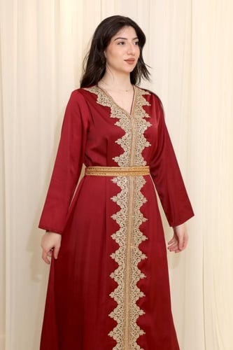 جلابية ملكية بتطريز فاخر وأناقة شرقية