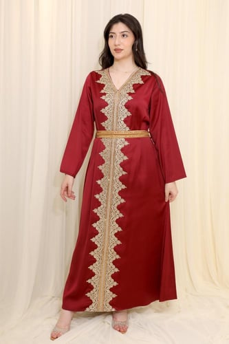 جلابية ملكية بتطريز فاخر وأناقة شرقية