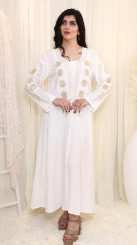 جلابية بيضاء بتطريز ذهبي فخم