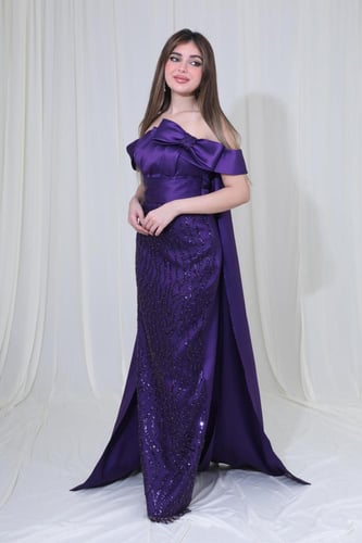 فستان سهرة ملكي بدون أكمام مزين بفيونكة وتطريز فاخ...